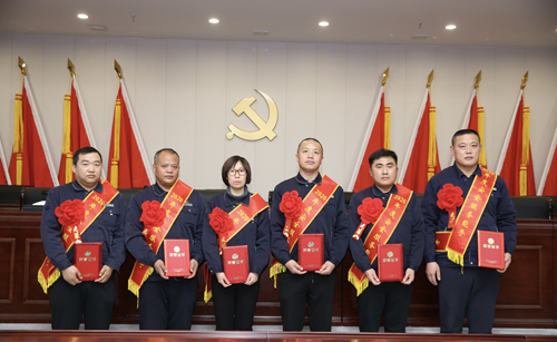 0203 安全服務(wù)能手從左至右依次為 黨萬超、朱學(xué)民、任興芳、王琳汝、周冬偉、王須波.jpg